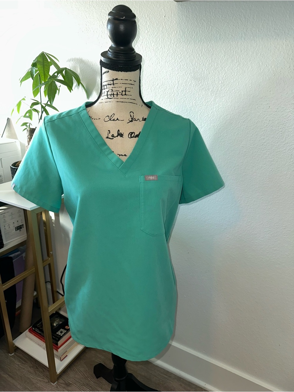 FIGS Oasis Slim Scrub Set – Slim Catarina Top S + Yola 2.0 Petite Pants XS/P